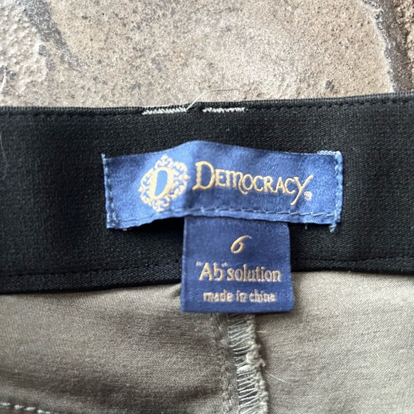 Democracy Khaki Jeans - Picture 3 of 3